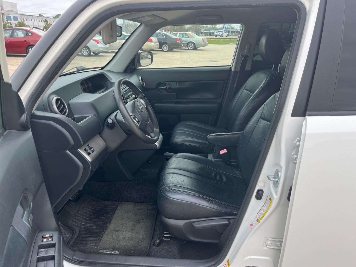 2009 white /black Scion xB Wagon (JTLKE50E591) with an 2.4L L4 DOHC 16V engine, Automatic transmission, located at 14700 Tomball Parkway 249, Houston, TX, 77086, (281) 444-2200, 29.928619, -95.504074 - Photo#8